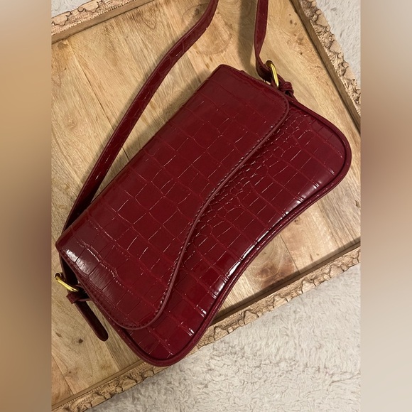 Faux Leather Croc Embossed Bag - Picture 5 of 11